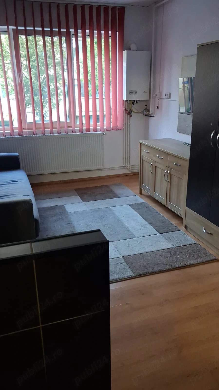 Ofer spre închiriere garsoniera direct proprietar zona Spitalului județean etaj 1