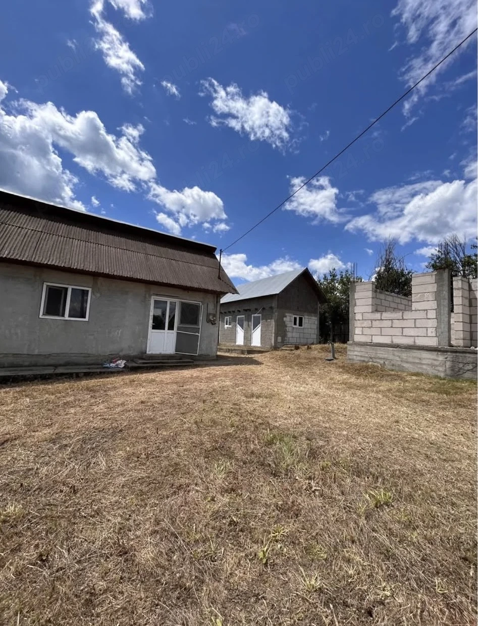 Casa si teren de vanzare