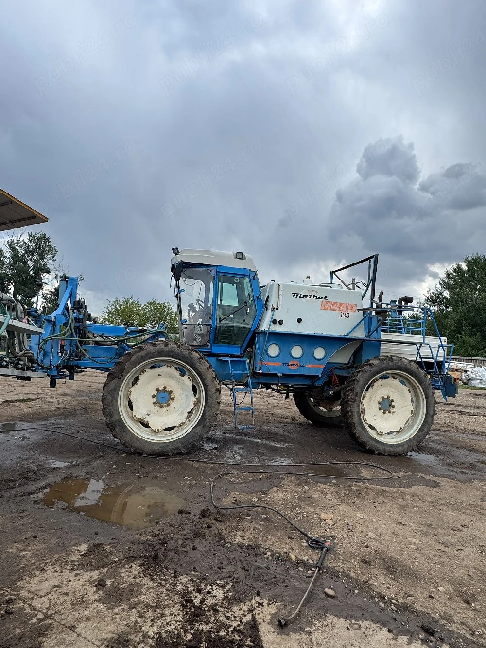 Matrot M440, 1992   mașină de erbicidat autopropulsată, 6.400 kg