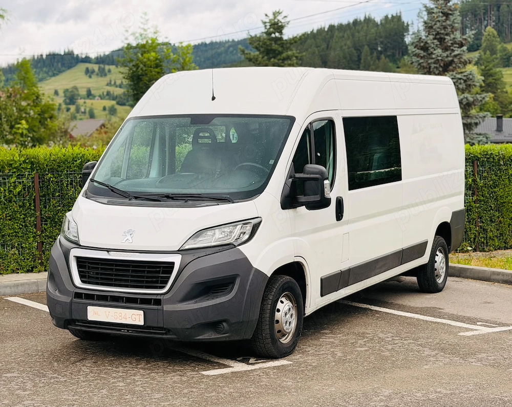 Autovehicul Peugeot Boxer 335 cu 7 locuri si marfa
