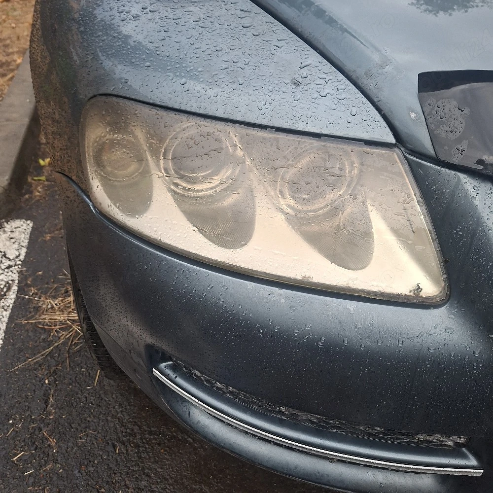 Vând faruri xenon VW TOUAREG 7L 2005