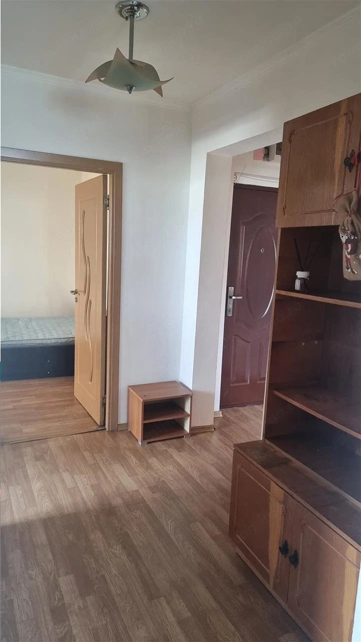Apartament 3 camere de vanzare - Ostroveni, decomandat, etaj 7 10, 2 băi