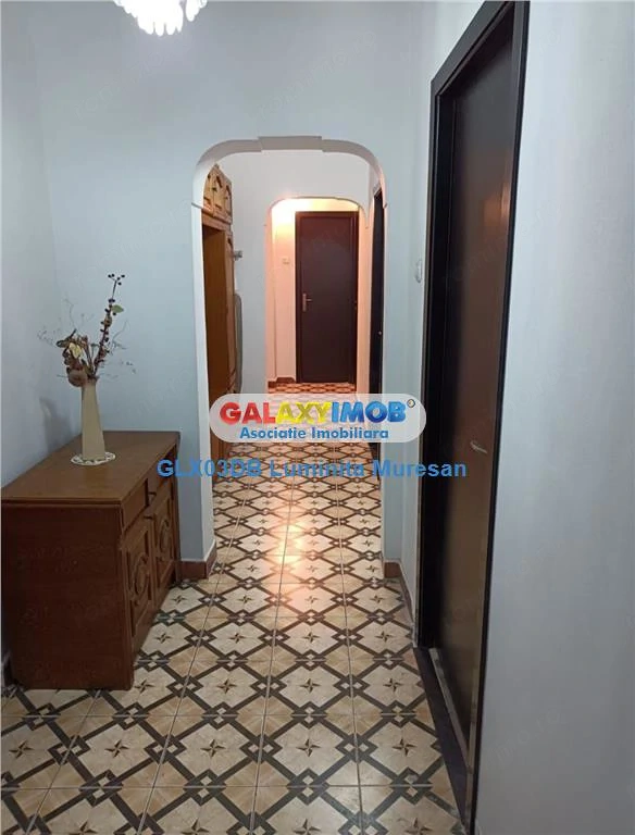 Inchiriere apartament 3 camere decomandat Targoviste Central