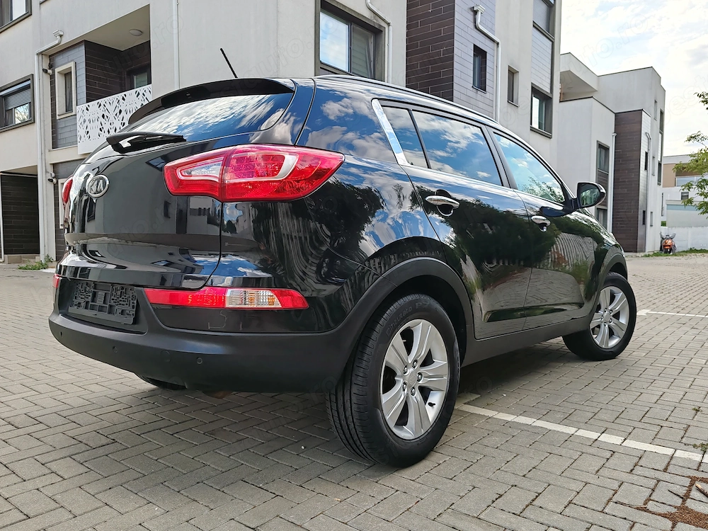 Kia Sportage Diesel Euro5 Navigatie Climatronic Cmr Masalier Parktronic Tempomat Jante acum adus !