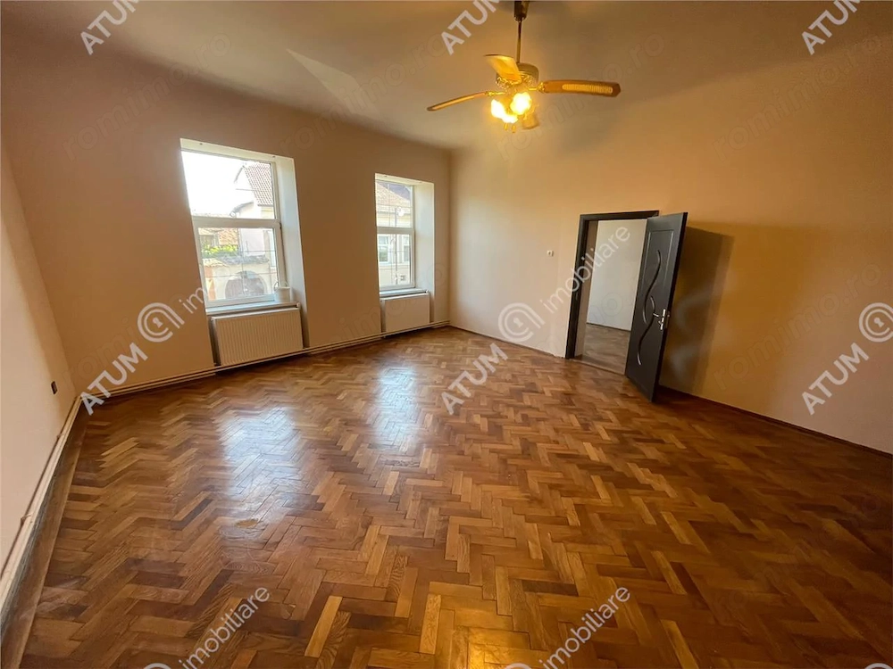 Apartament 2 camere si gradina zona centrala din Cisnadie