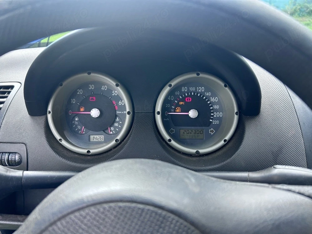 Proprietar vand VW POLO 1,4 mpi An 2000