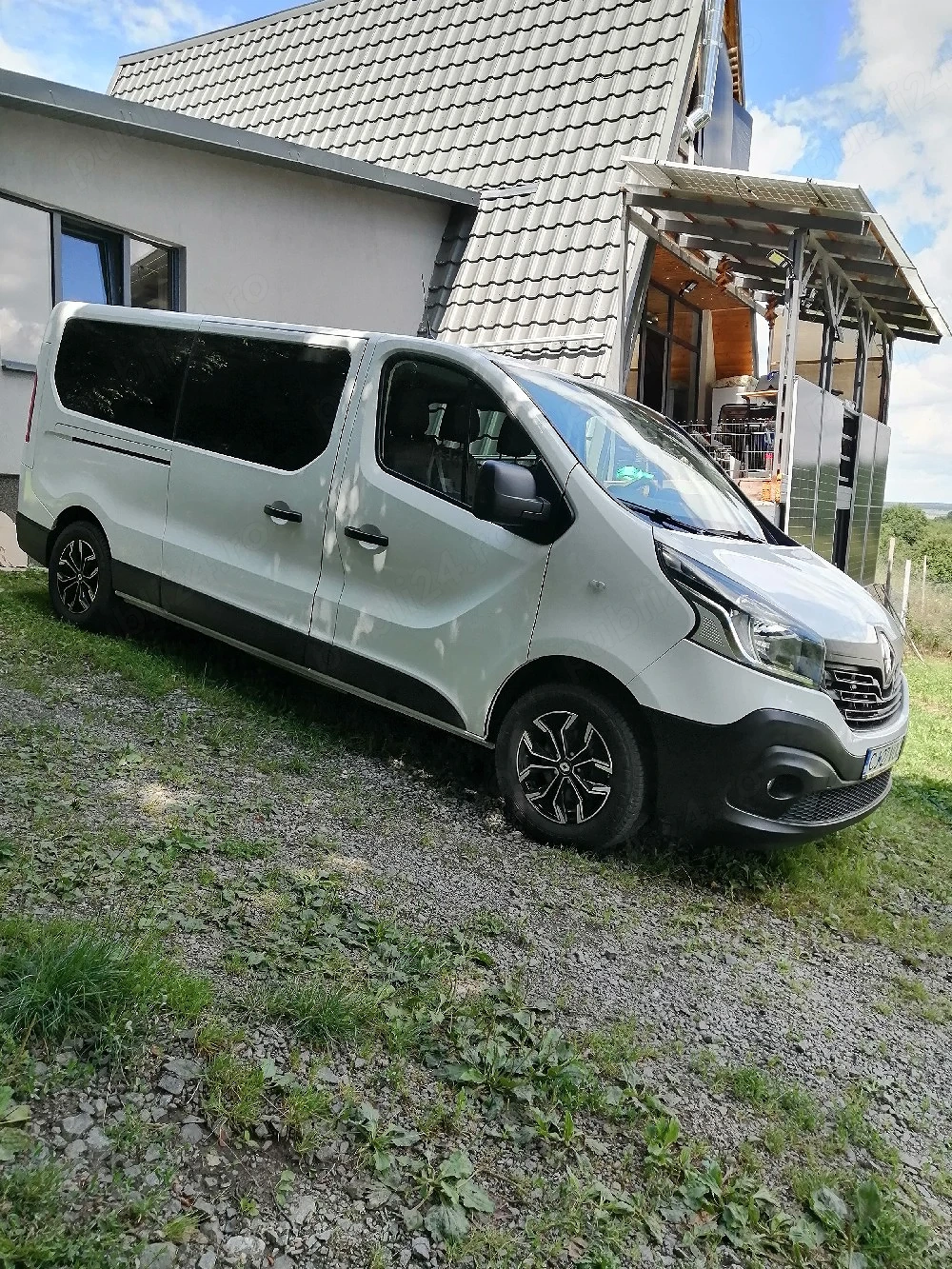 Vând Renault Trafic 8 +1 aproape nousau schimb cu autorulota 