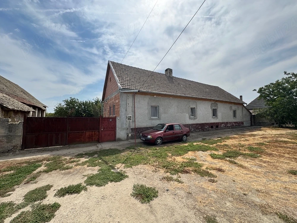 Vand casa sau schimb cu apartament