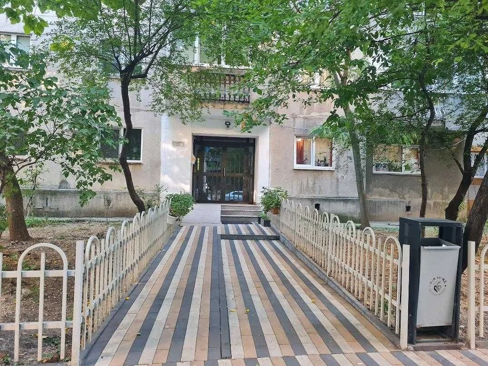 Apartament 3 camere decomandat chiar lângă Parc Sebastian, sector 5, București