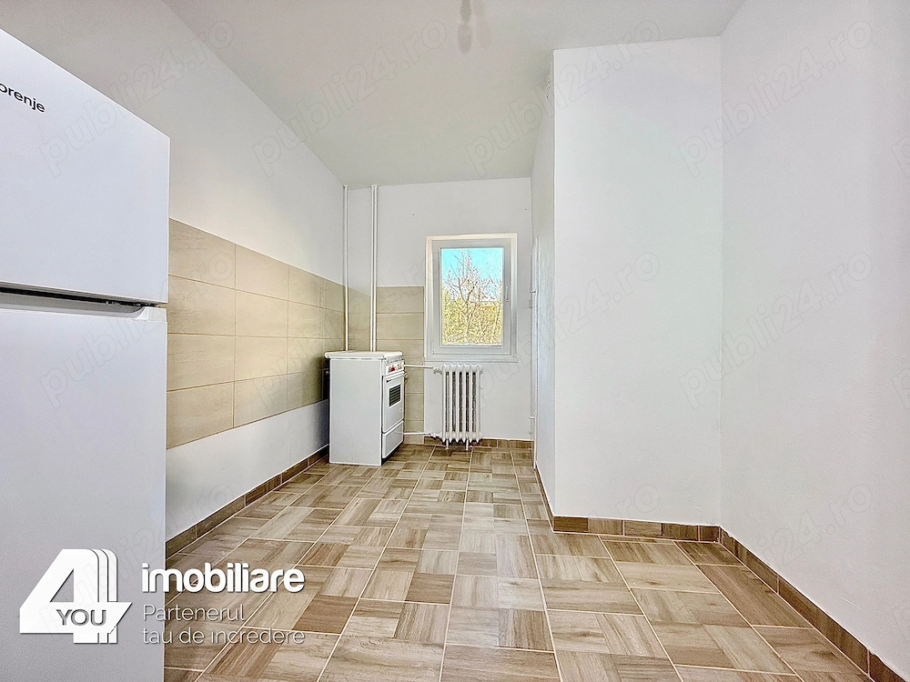 Apartament 2 camere ,Boul Rosu, 53 mp, et. 3 4 , spatios 