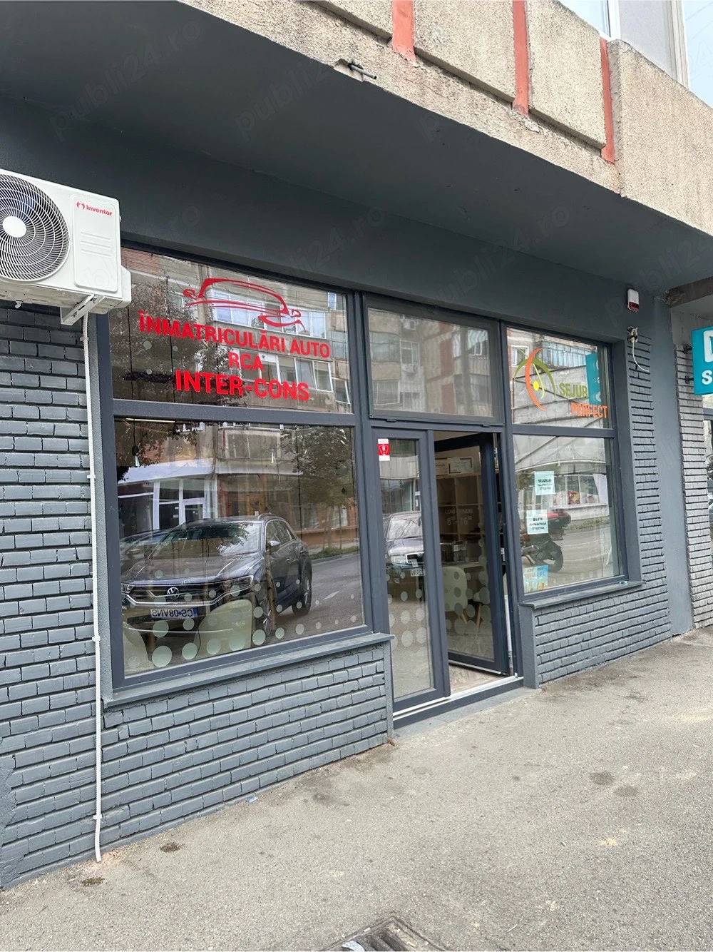 Inchiriez spatiu comercial Resita zona politiei 76 mp, 2 incaperi , 2 bai  acces fata- spate