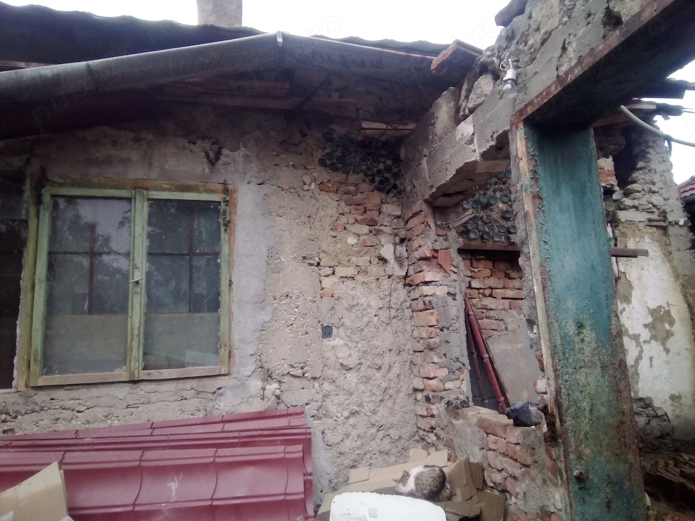 Propietar vand casa demolabila accept schimb cu apartment cu doua camere la parter Pana in 60 mii e