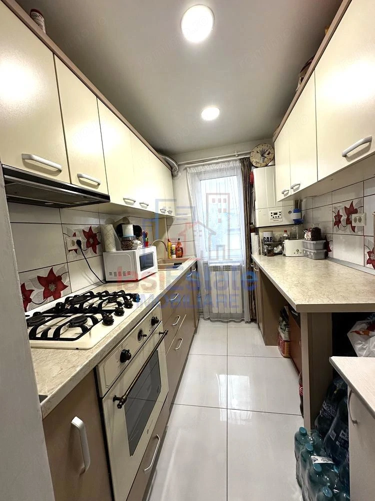 Apartament 3 camere Alexandru cel Bun - etaj intermediar parc