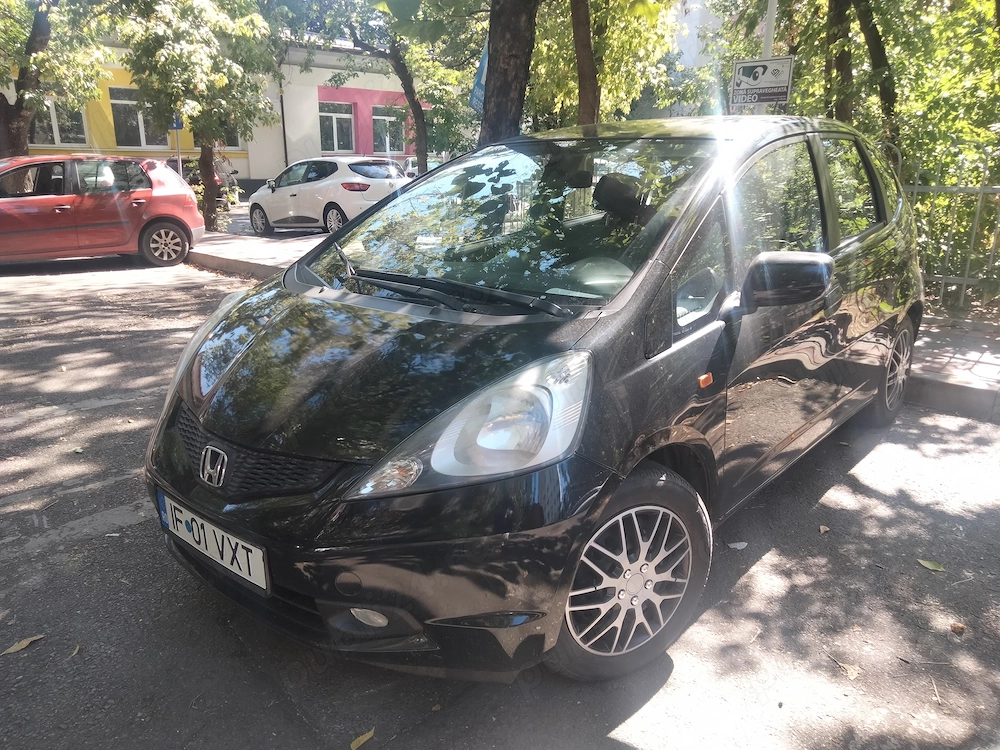 Închiriez Honda Jazz 2009 benzină, cutie manuală 