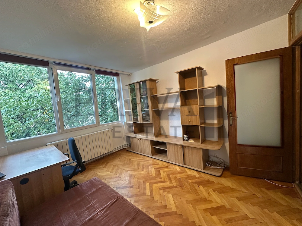 Apartament decomandat 4 camere, 2 bai, etaj 3, Profi Sagului