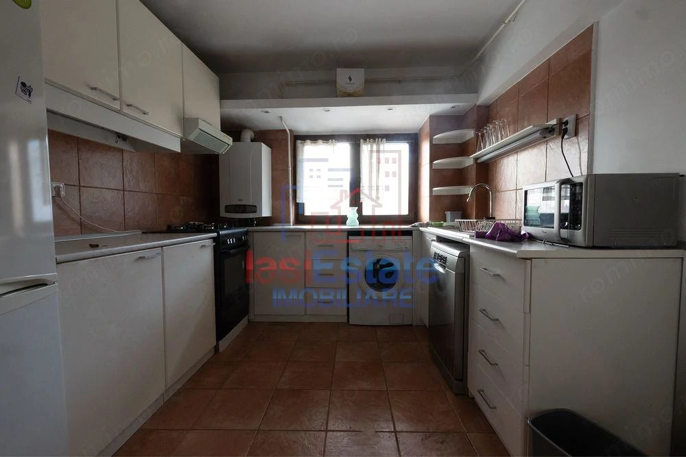 Apartament 4 camere zona Palas - Sf Lazar