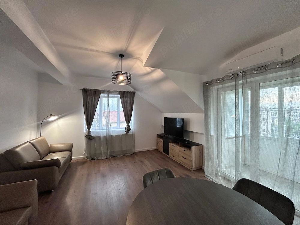 Apartament de doua camere semidecomandat, zona Tineretului !