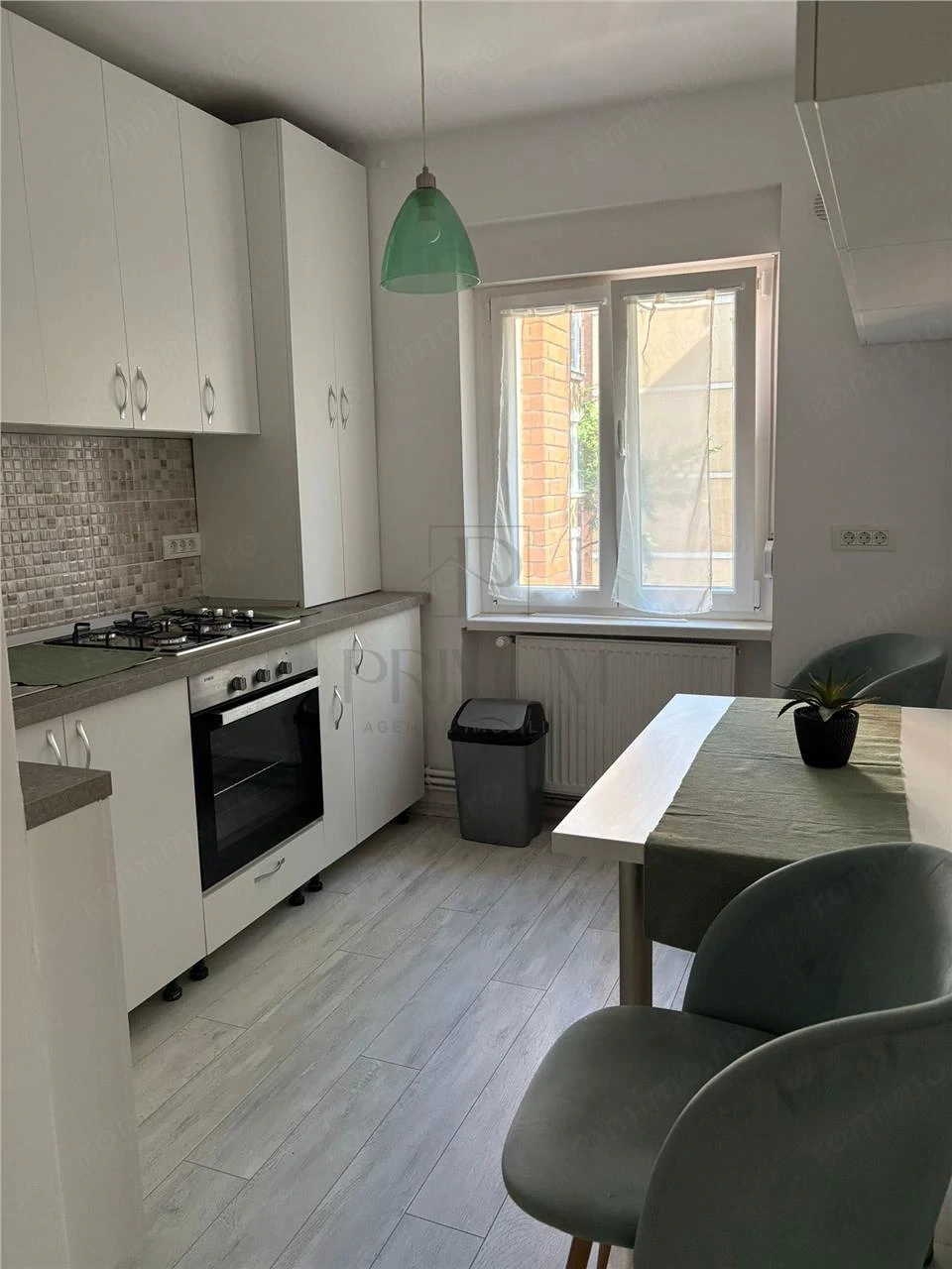 Apartament 2 camere | 60 mp | Ultracentral | 1 minut de Medicina | Decomandat | Etaj 1 | Centrala pr