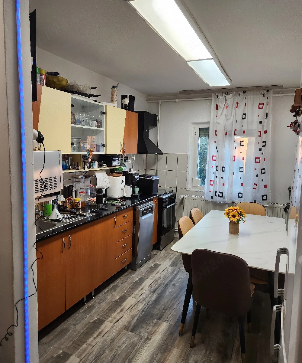 Vand apartament 3 camere decomandat