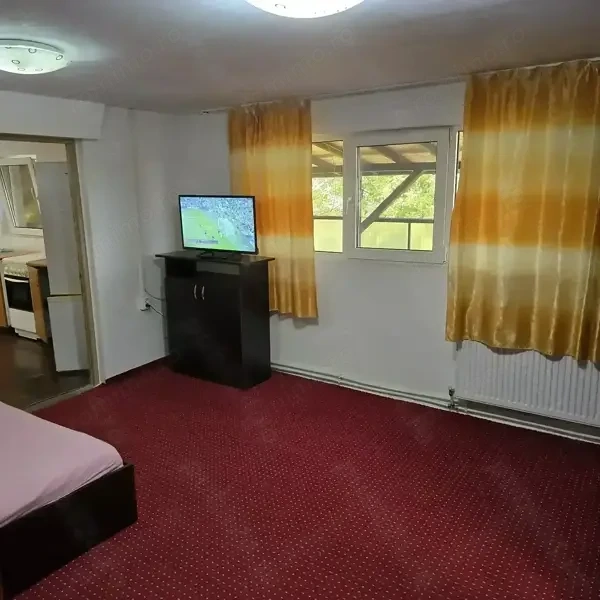 Închiriez apartament cu o camera