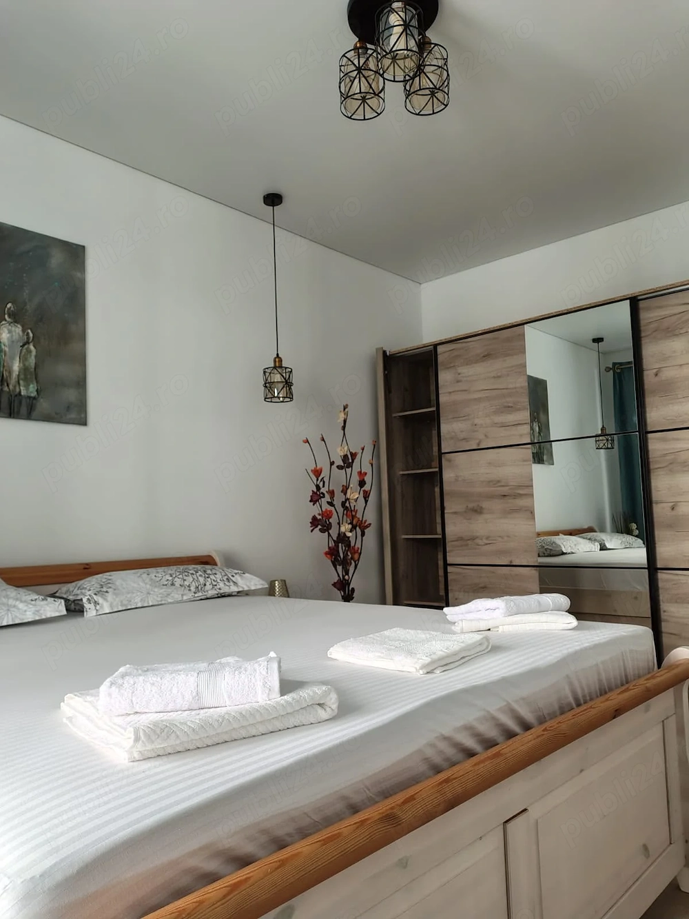 Închiriez apartament 