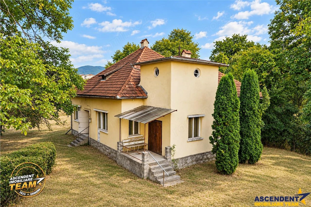 Casa cu istorie,3 camere,potential mansardare,1.840mp teren,in cadru linistit si retras,Central,Cova