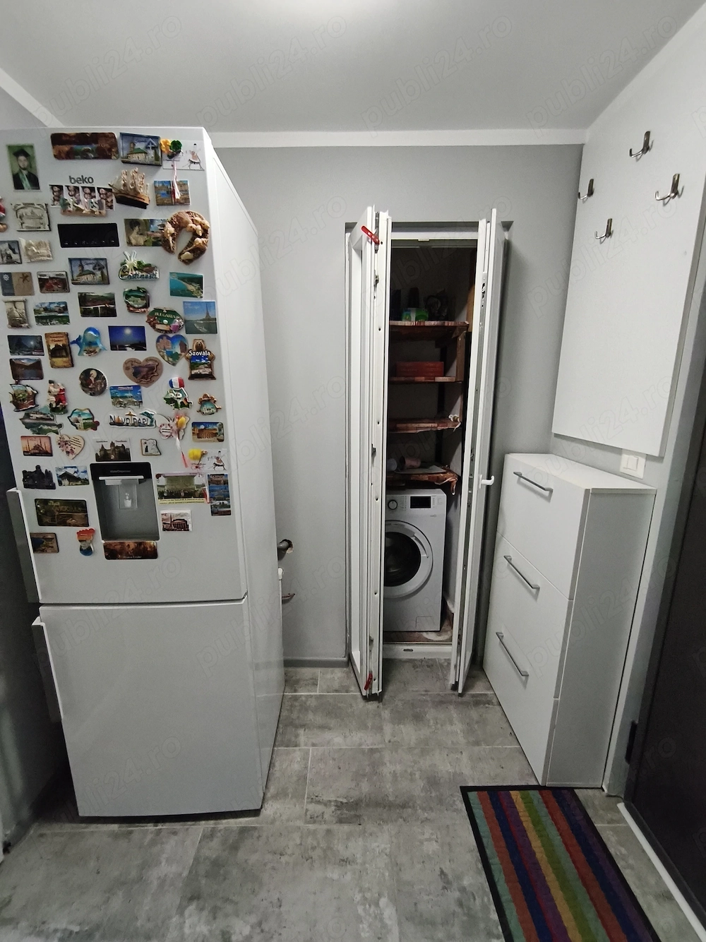Vând apartament complet mobilat