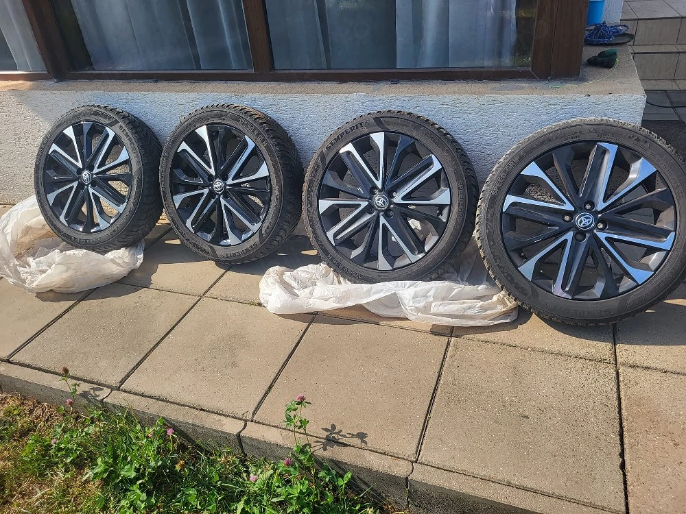 Vând jante TOYOTA AYGO X originale cu, cauciucuri de iarna