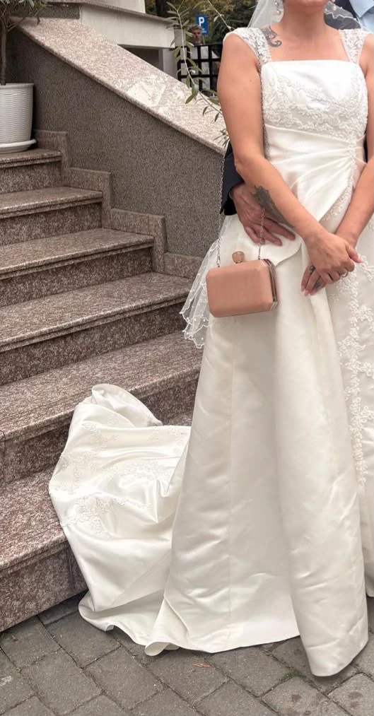 Rochie de mireasa de la Alexander Reid. Purtata 2 ore in stare impecabila. Marimea 38-40. 