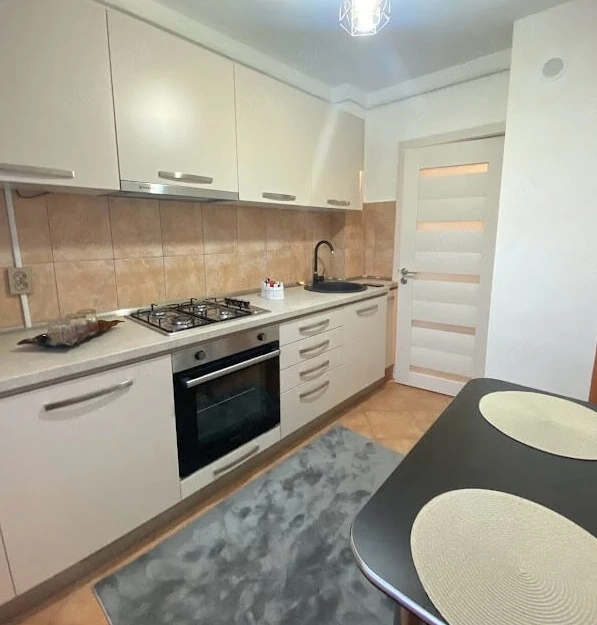 in zona Tractorul ofer in chirie apartament personal cu 2 camere 