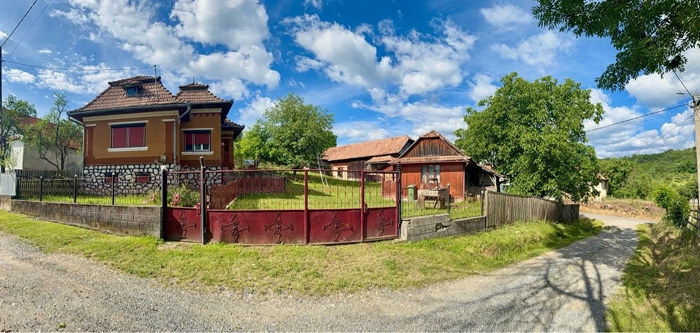 vand casa la Cacova-Ierii