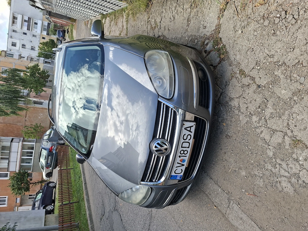 Se vinde golf 5 sport line