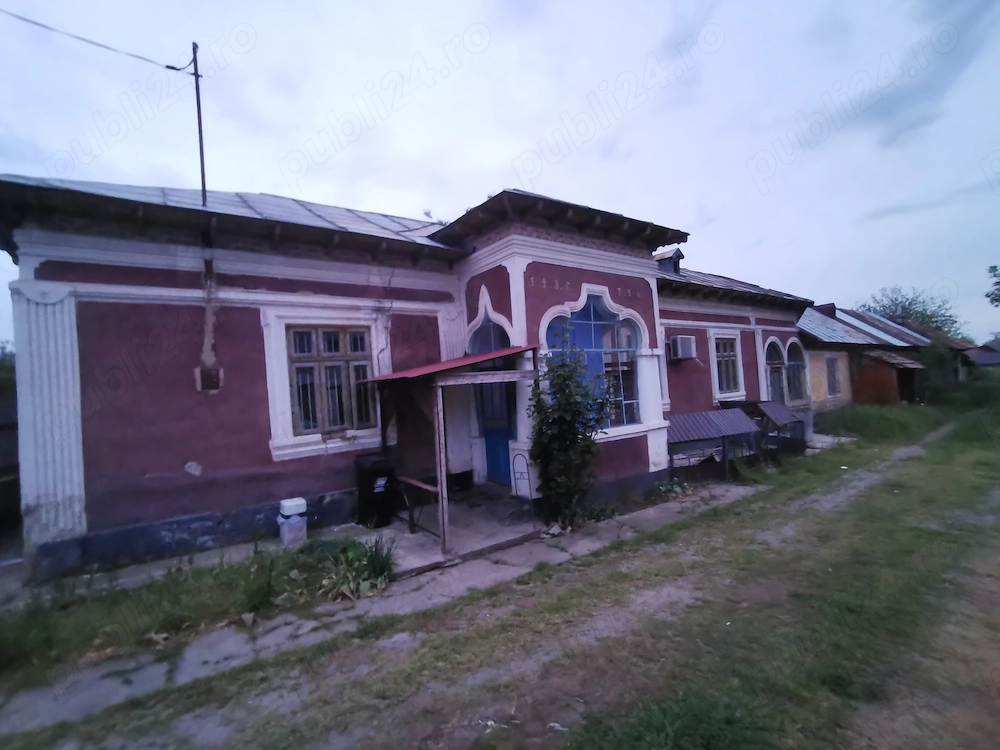 Casa 6 camere și 4 anexe magazii 1800 mp teren în Fântânele Teleorman 