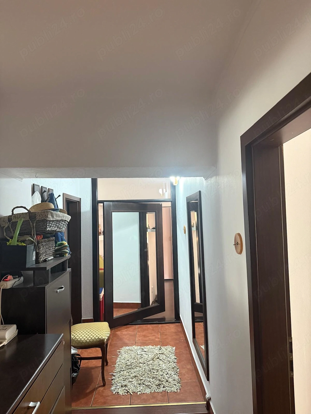 Inchiriez apartament 4 camere