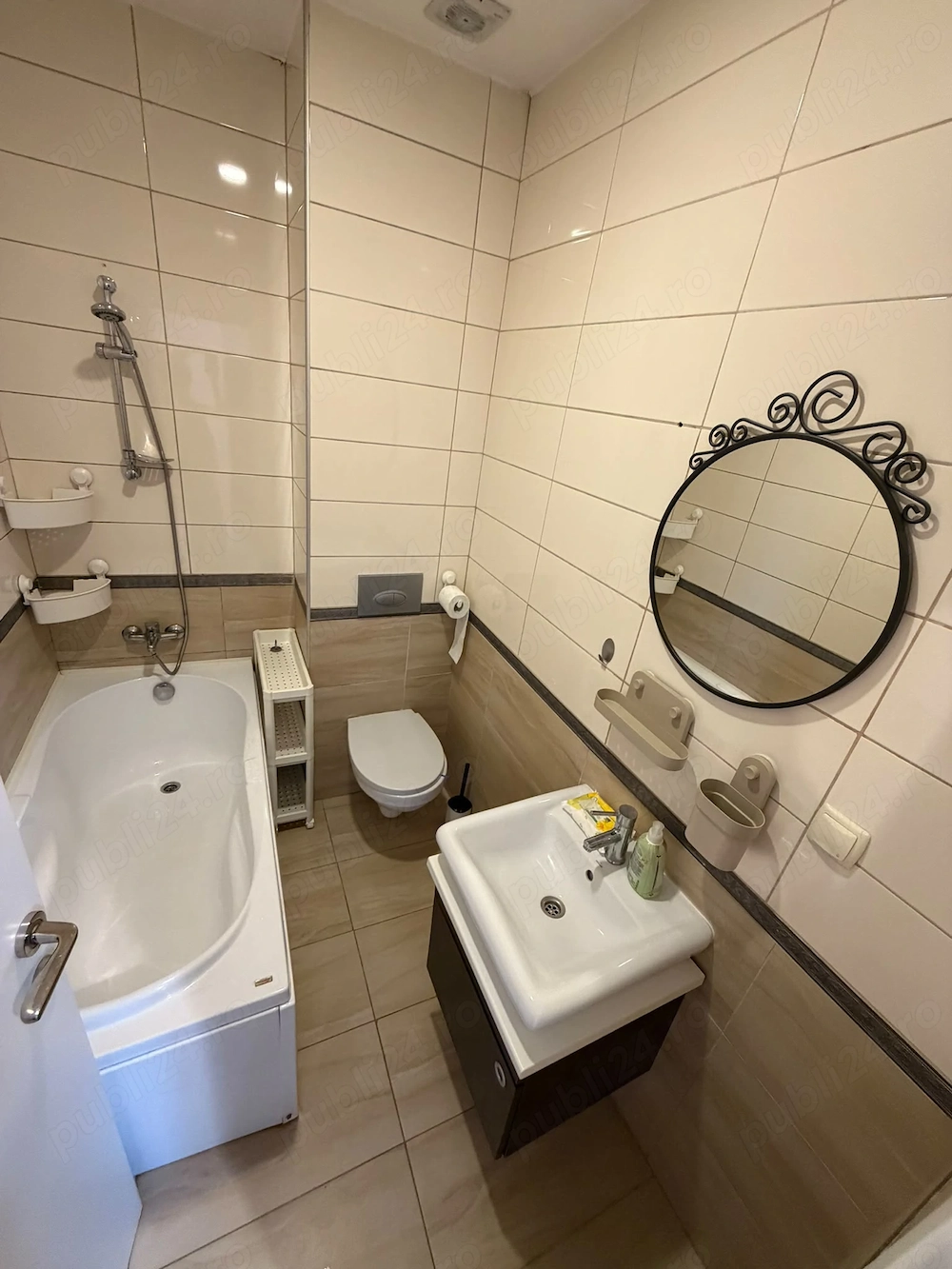 Inchiriez apartament tip studio cu 2 camere Cosmopolis