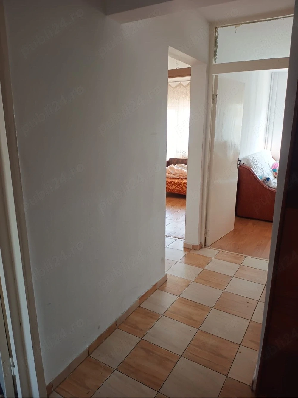Închiriez apartament cu 3 camere în cartier Manastur 