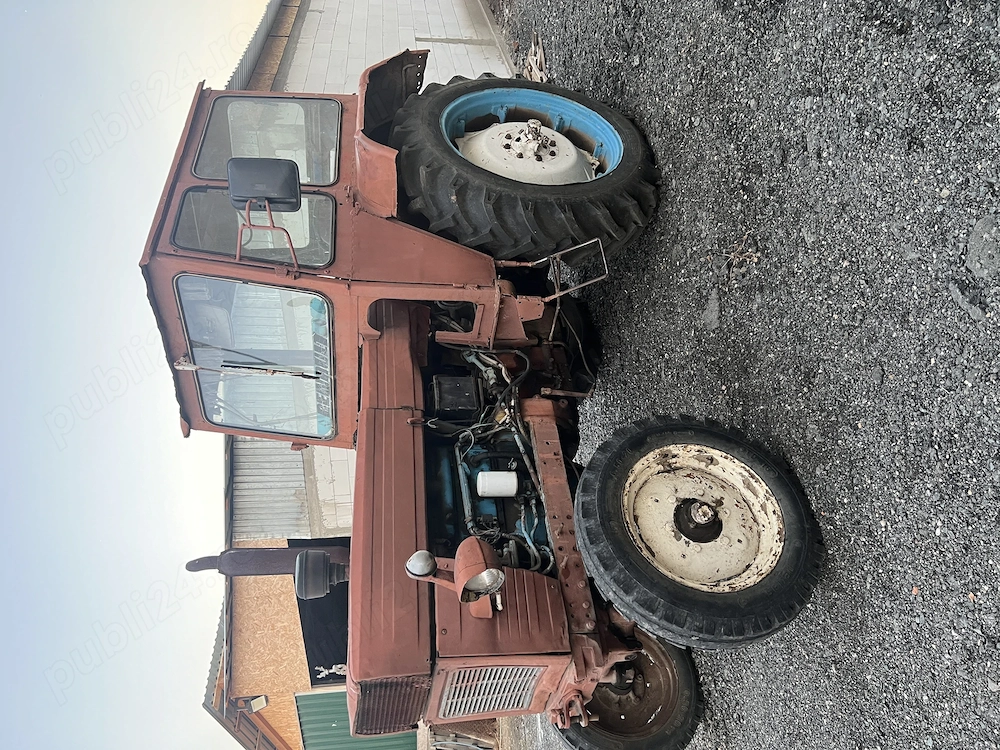 Vând tractor u650 