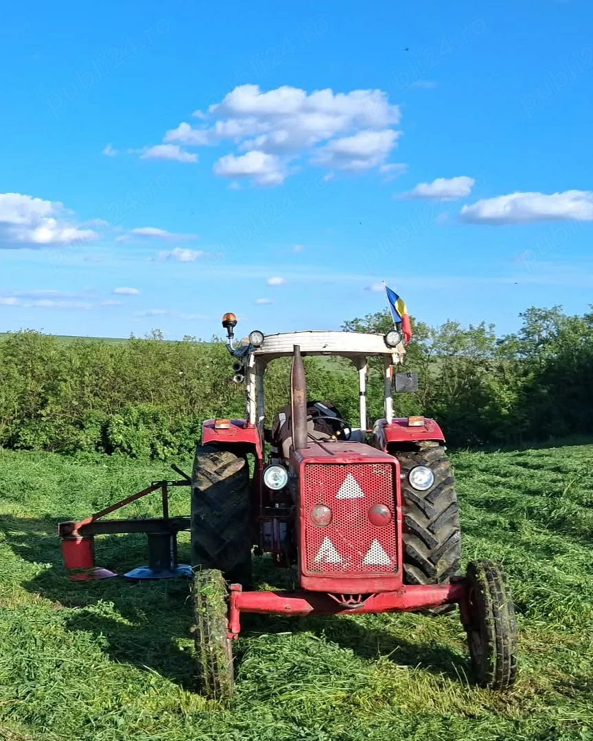vând tractor internațional 624s 