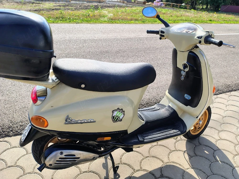 Scuter Vespa de 49 cc 