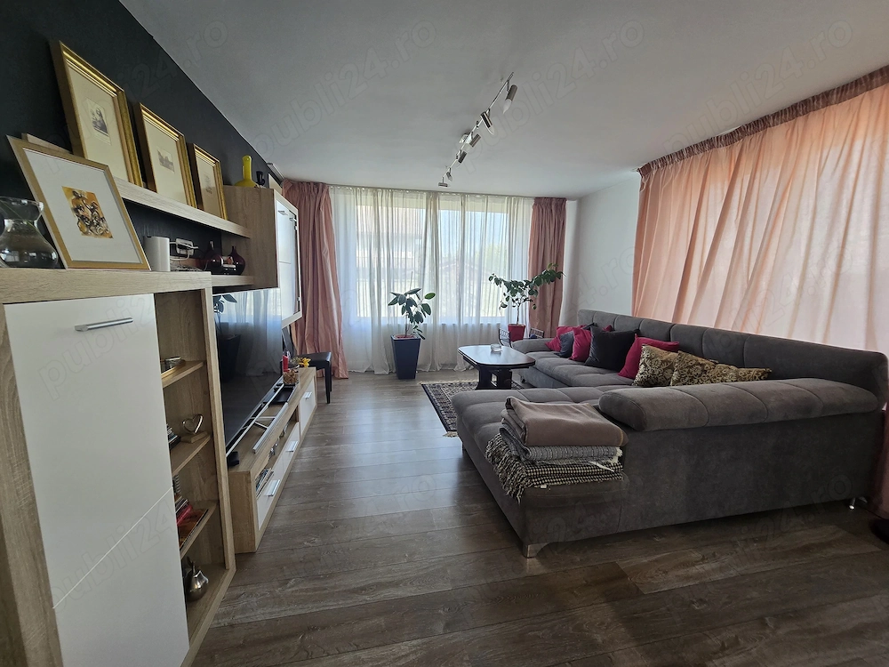 Am de vanzare casa in Timisoara cu garaj, complet mobilat și utilat, proprietar