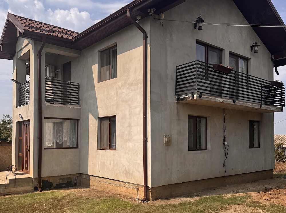 Casă P+1 mobilată, 4 dormitoare, curte 2.194 mp, oază de liniște