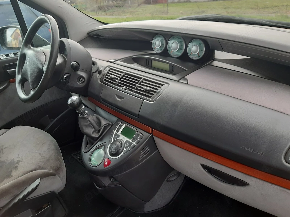 Vând urgent Citroen c8