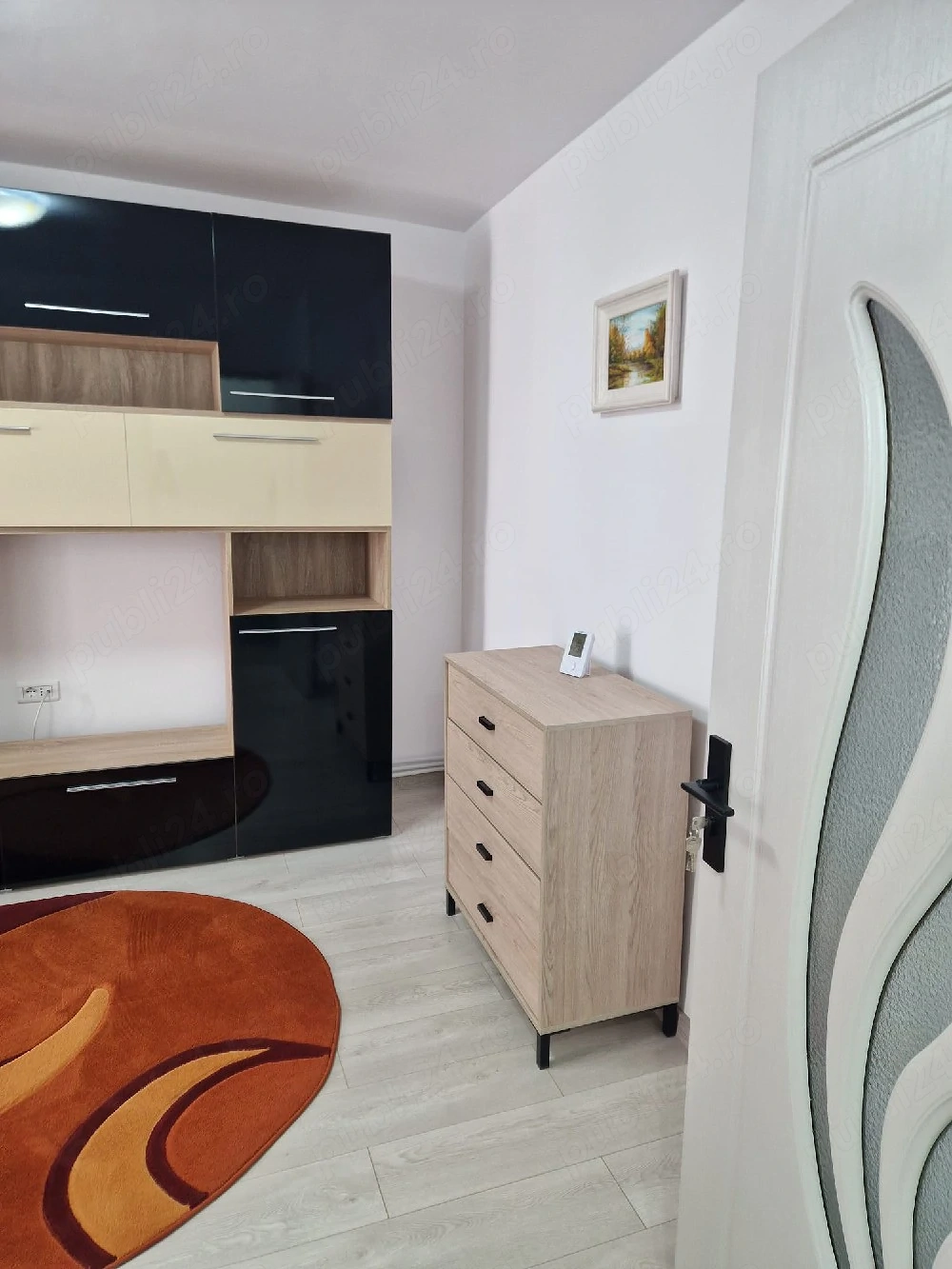 Închiriez garsoniera confort 1