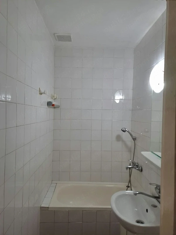 Închiriez apartament 2 camere decomandate în zona Bălcescu