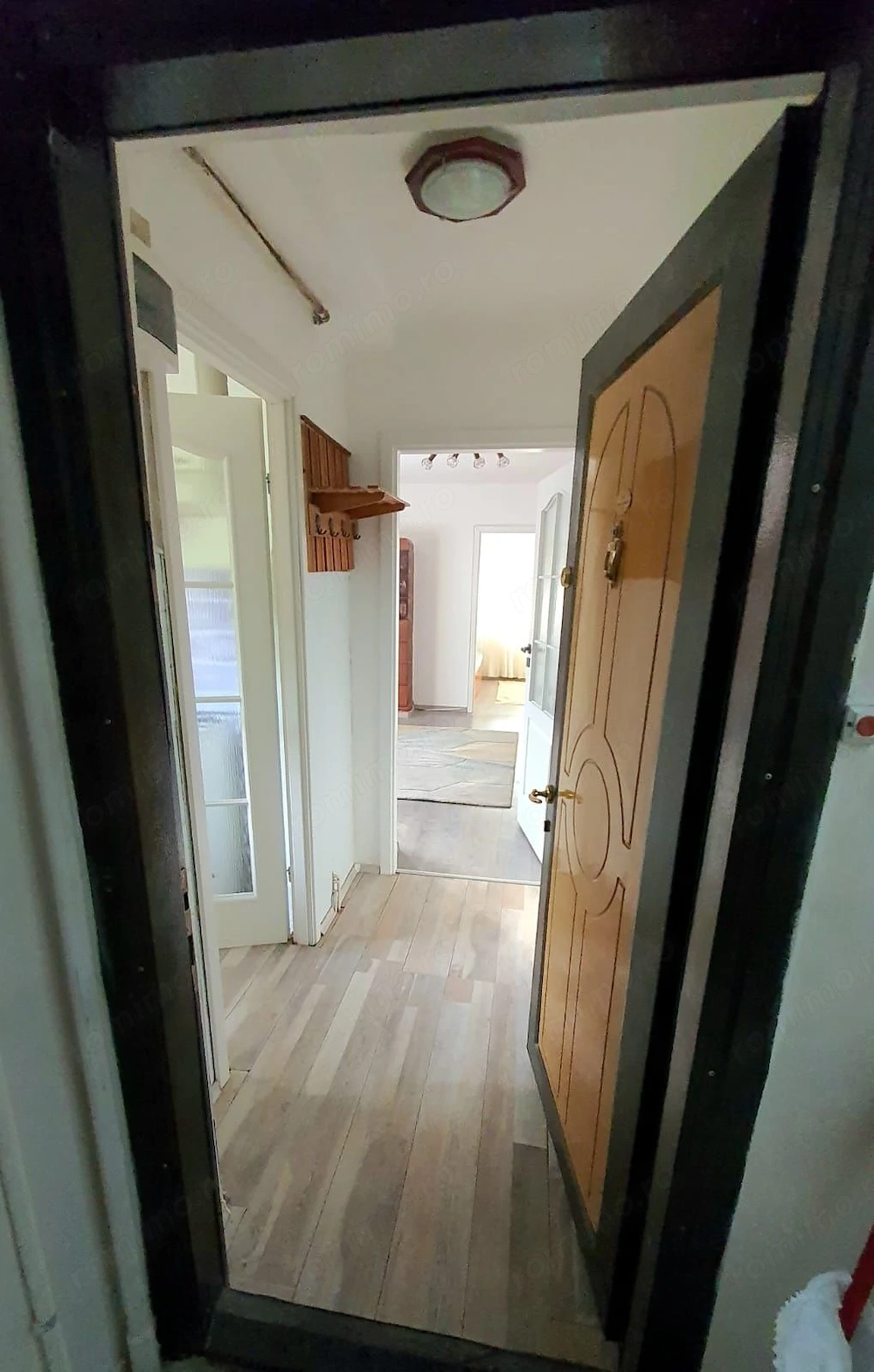 Închiriez ap 2 camere M. Viteazul