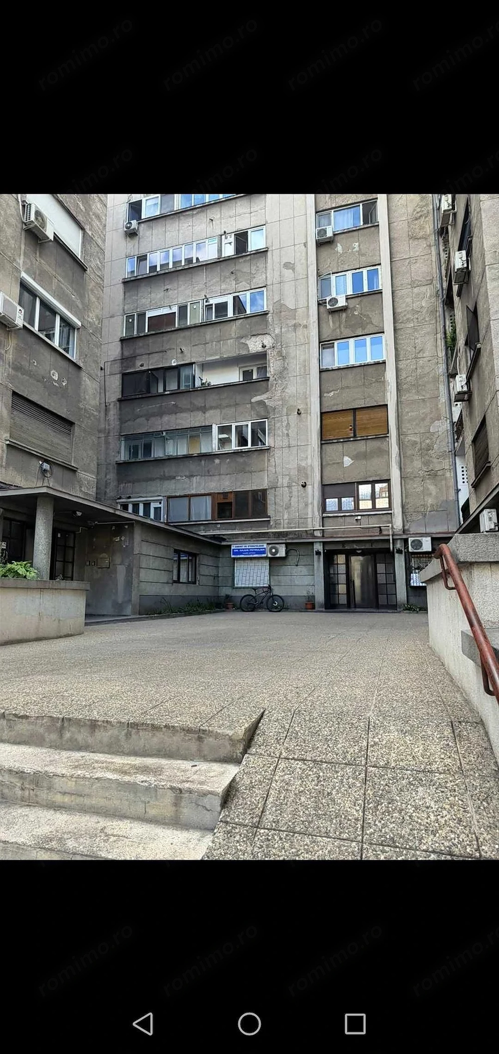 Vând sau schimb camera în centru Universite blocul are risc seismic