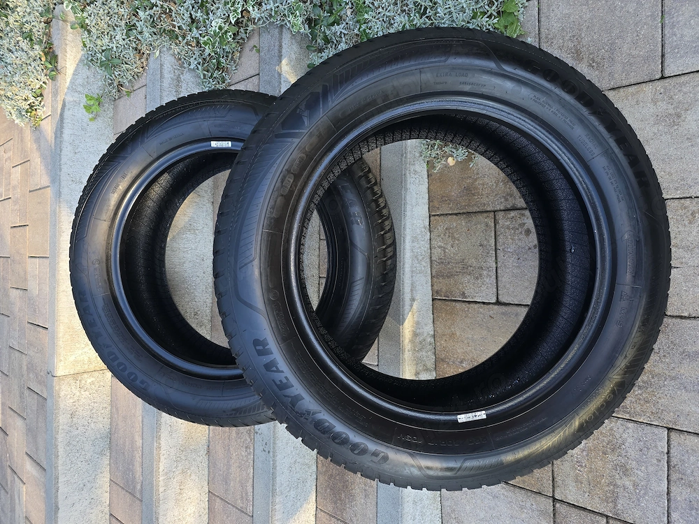 Vând 2 anvelope Goodyear Vector 4Seasons G3 SUV, 225/60 R17 103V XL