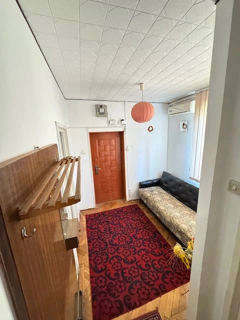 Vând apartament cu două camere 