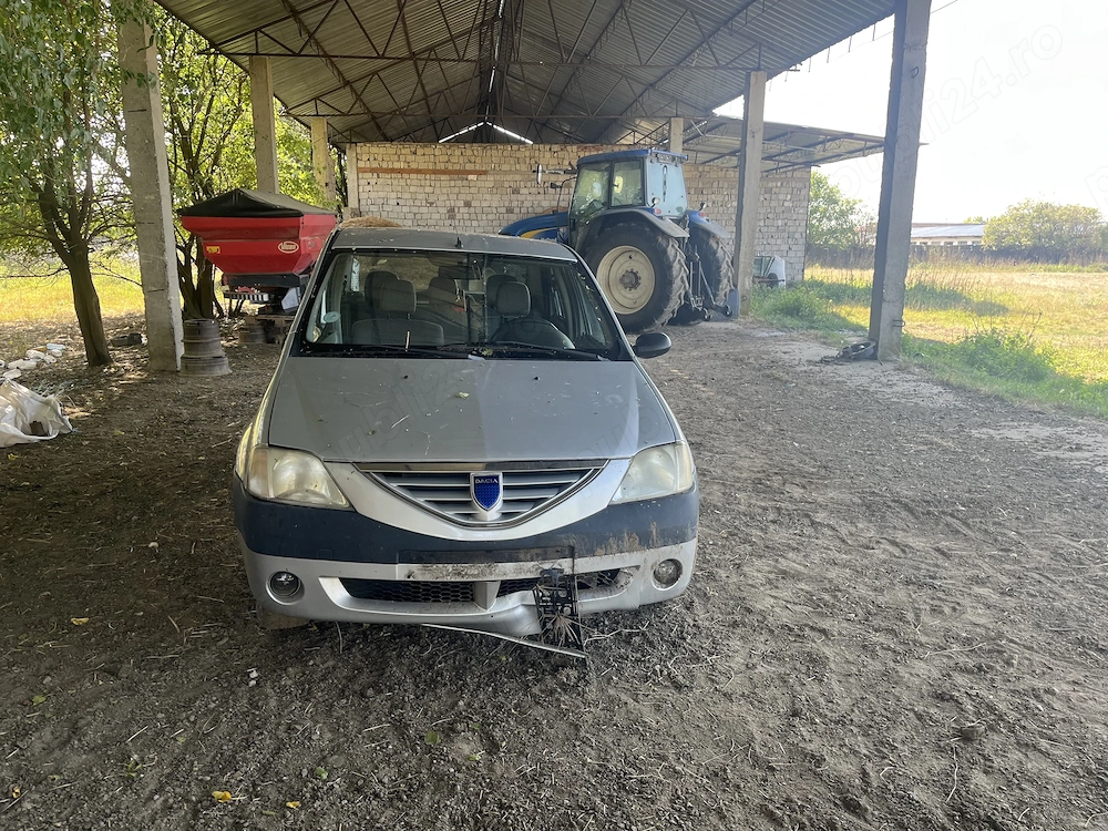 Vand logan lovit pentru piese