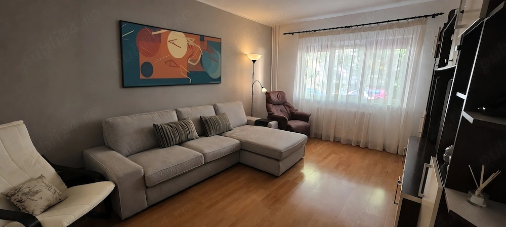 Proprietar, vând apartament 3 camere decomandat, zona centrală(Str. Emil Racovita.  Pentru relații r
